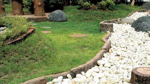 Taman dengan Area Batu